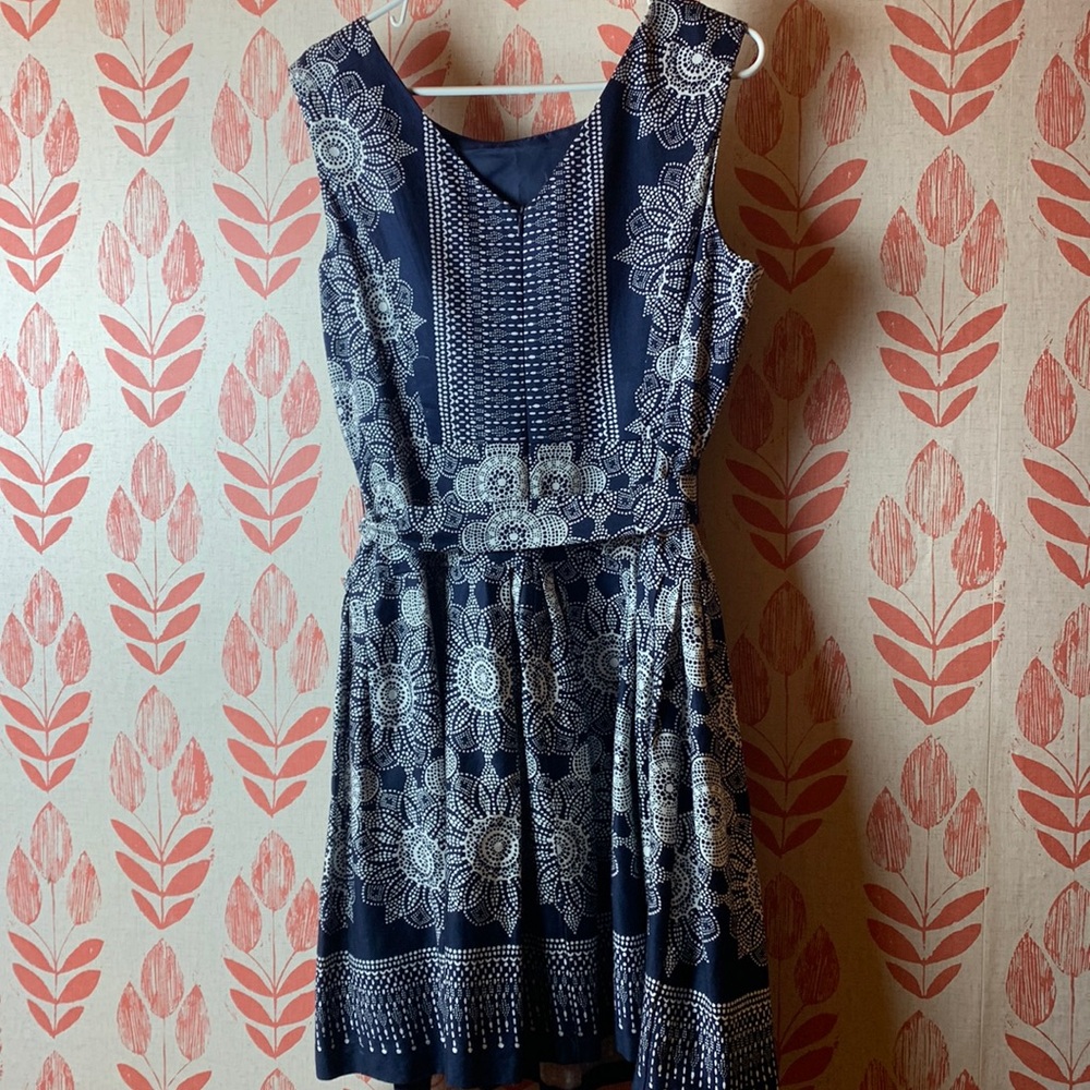 EUC Signature by Robbie Bee Navy and White Sleeveless Floral Fit-and-Flare Dress